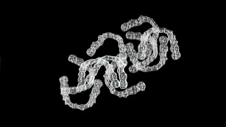 Invisalign Şeffaf Plak Tedavisi