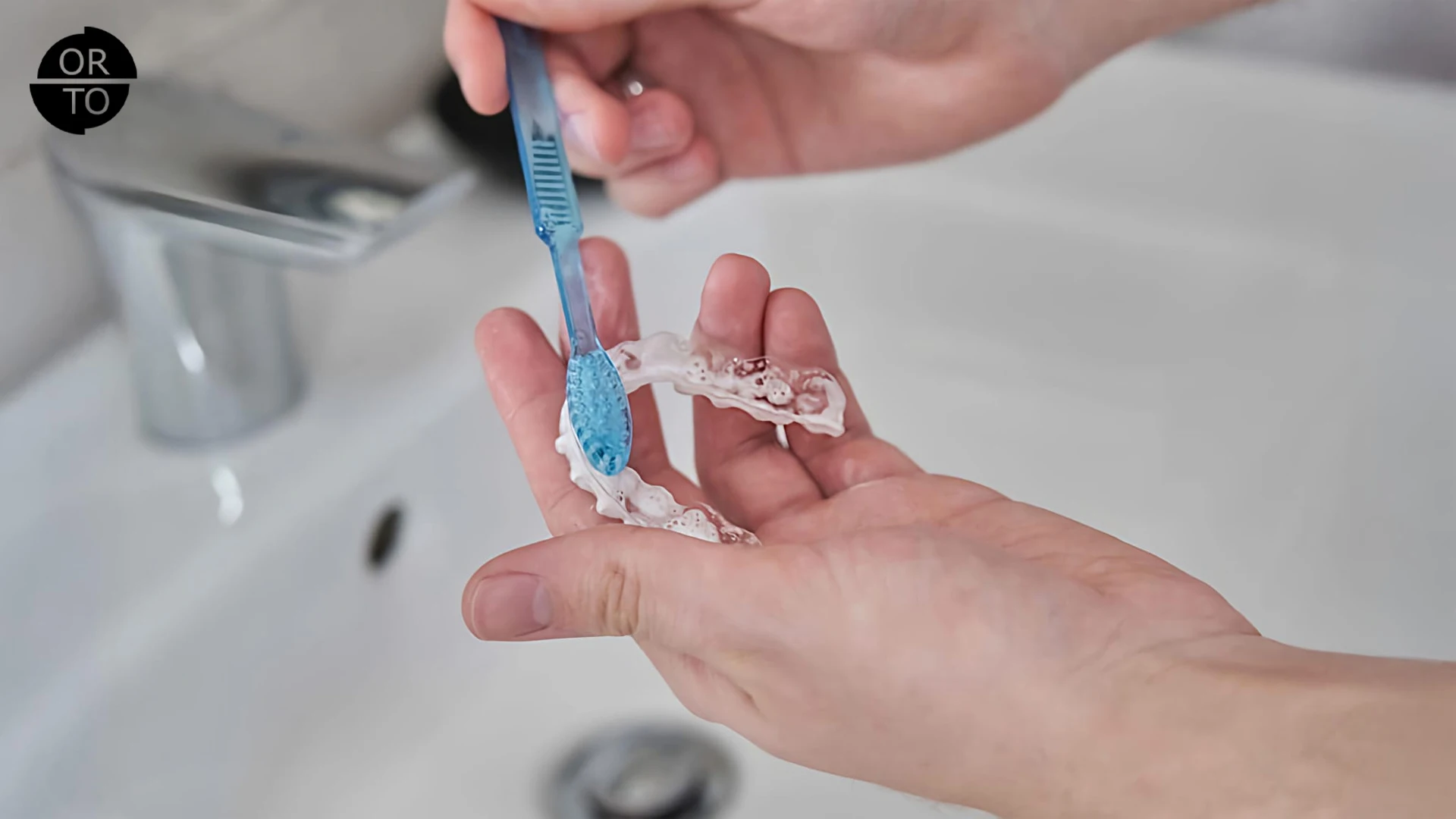 Şeffaf-Plak-Temizliği-Nasıl-Yapılır